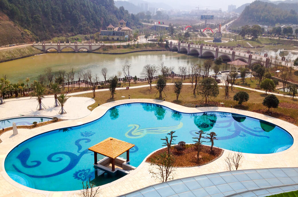 溫泉度假酒，露天泳池