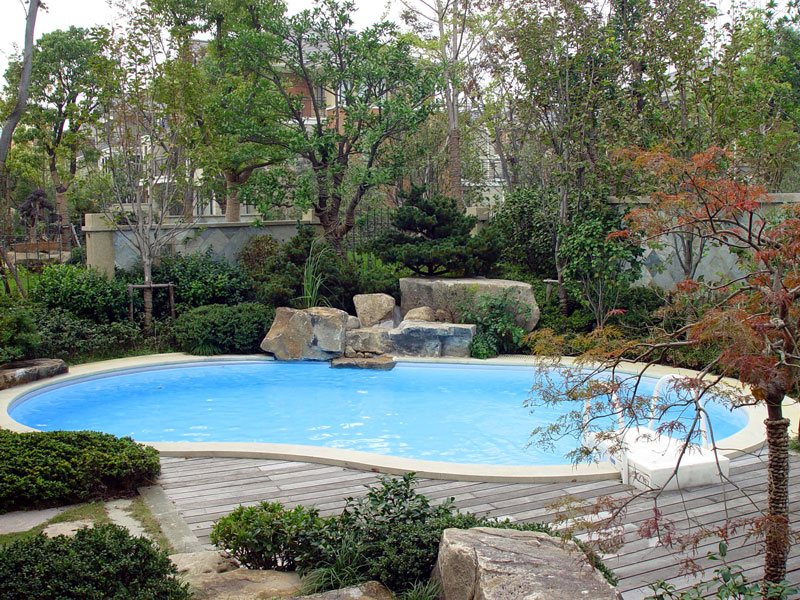 <b>別墅游泳池建在庭院哪？3 個黃金位置不浪費空間還顯檔次！</b>